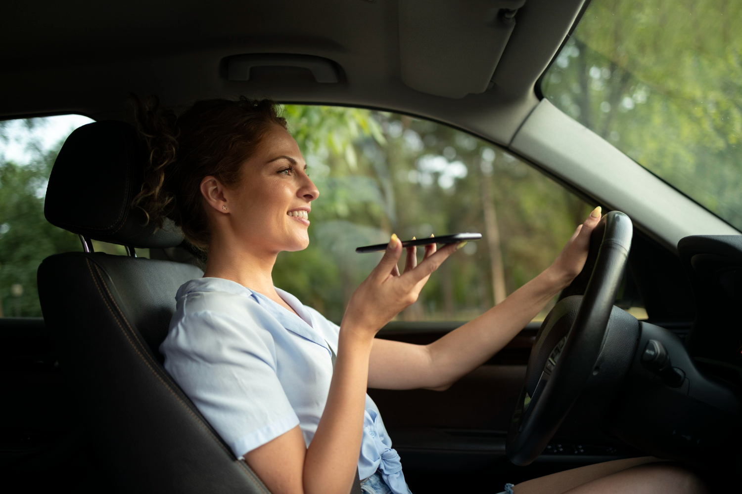 Activer le mode conduite sur Android : navigation, musique et appels à la voix, sans mini-boutons ni pop-ups qui détournent l’attention sur la route